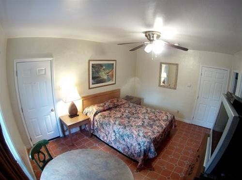 Mission Bell Motel 2*